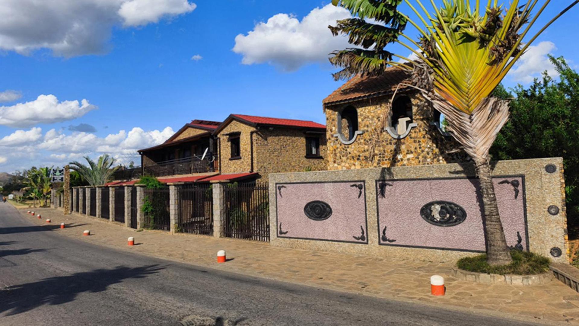 Hotel Restaurant Le Miamiam Glouglou Ambositra Exterior foto